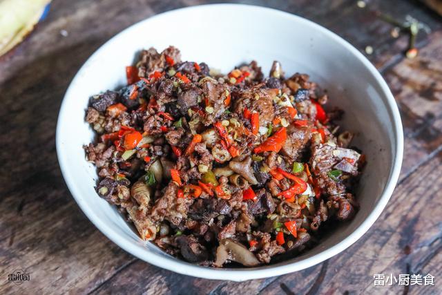 豆豉|舅舅一家来做客,妈妈做了8个农家菜招待,网友:真富有