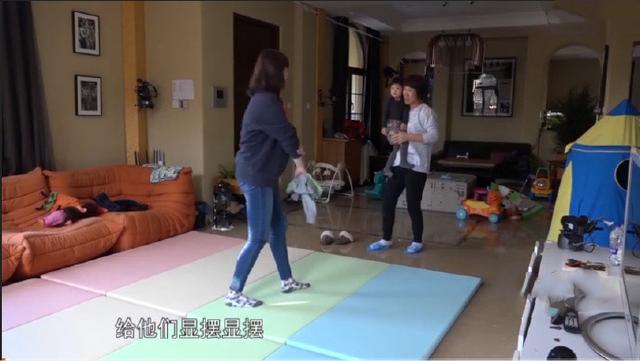 【】女星梅婷家才是真的豪！8万块买的布艺沙发，光是看着就想睡觉！