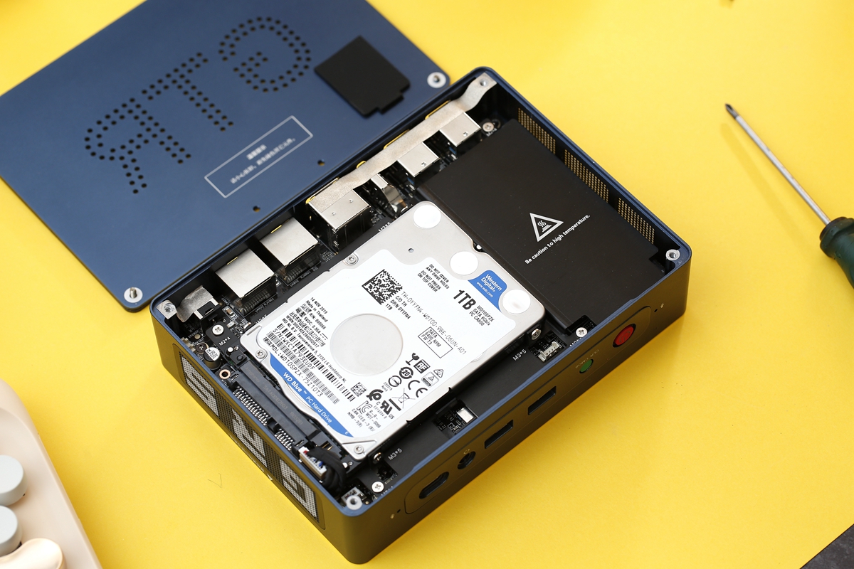 微单|零刻GTR，比iPad小一半，锐龙5+NAS硬刚ITX小钢炮