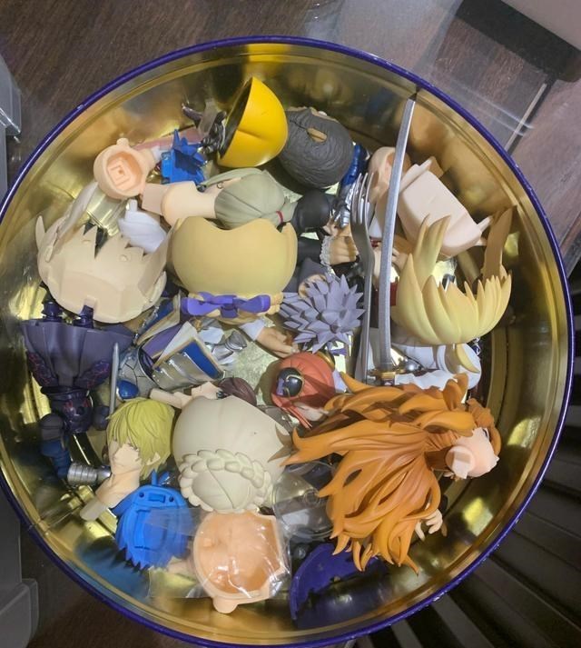 白槿学长 出差回国没时间收拾，手办却以暴力方式带回？网友表示：心疼不已