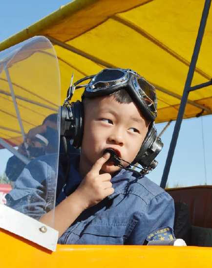 岑怡诺|5岁开飞机6岁写自传，11岁南大毕业，何宜德人生秒杀岑怡诺