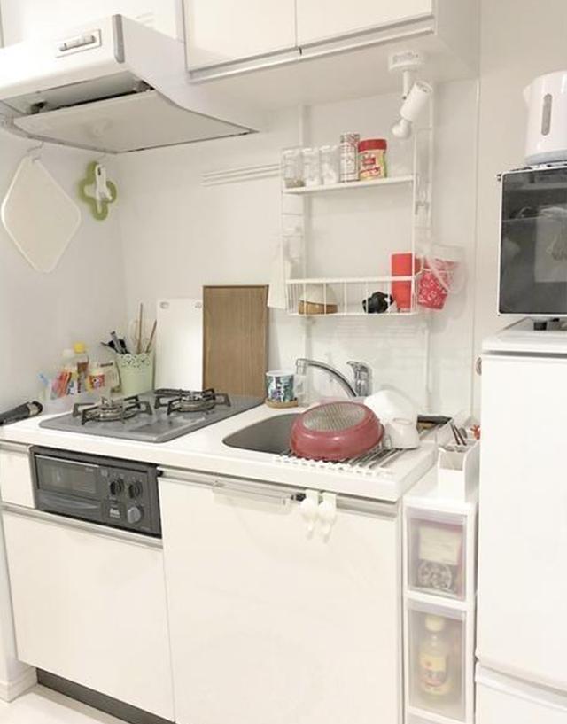 ▲日本女孩爆改25㎡小房，走廊打造成厨房，L型电视柜美观又实用