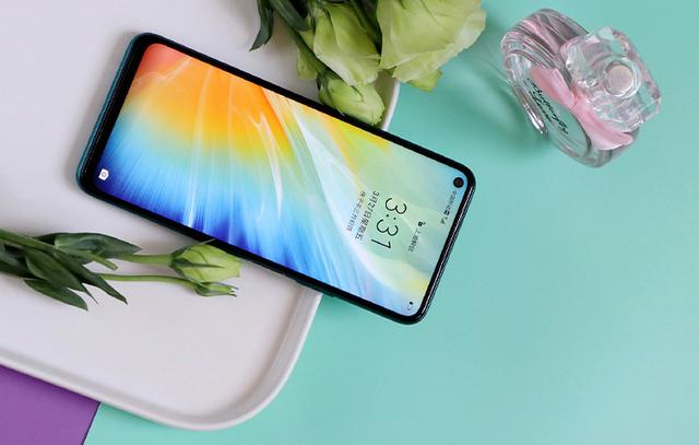 |麒麟820入手时机已到,两款荣耀手机降价,最低1899元