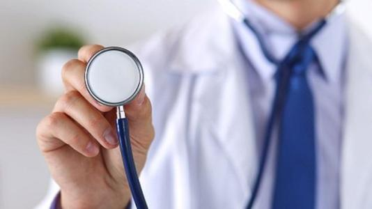 医生|如何看待“每年有80万的医学生毕业，然而成为医生的只有2.2万”？