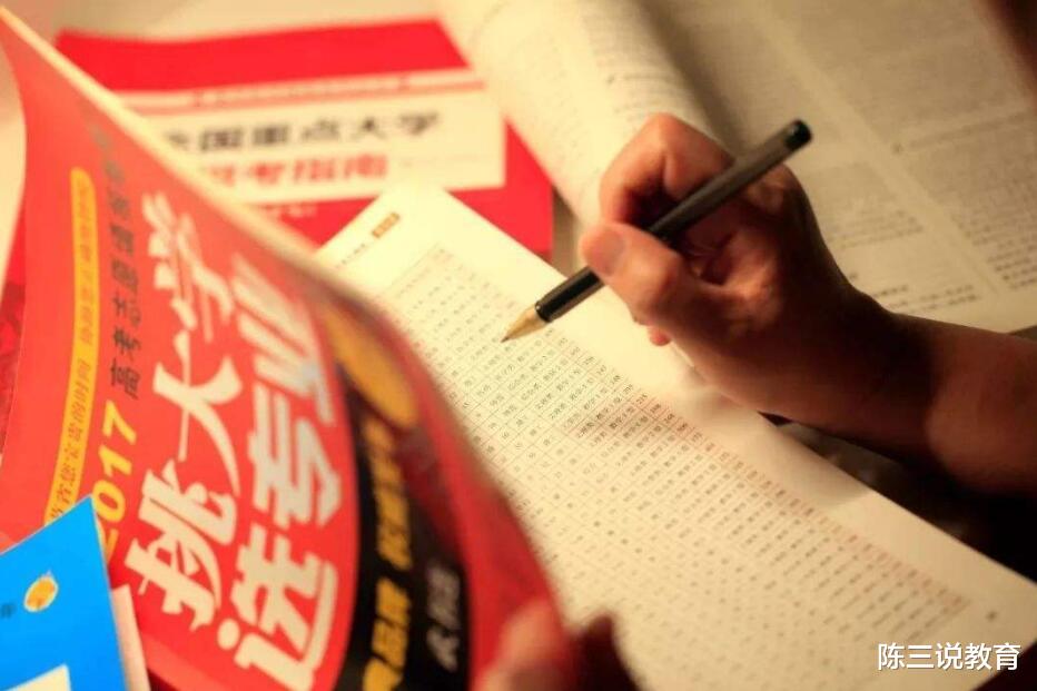 高校|高三党迎来好消息，大一新生赶不上了！家长欲哭无泪：早该落实