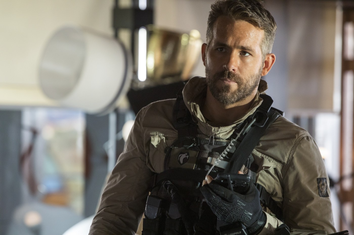 迈克尔·贝|迈克尔·贝重口暴爽动作片《鬼影特攻》，炸碎了逻辑、炸碎了故事