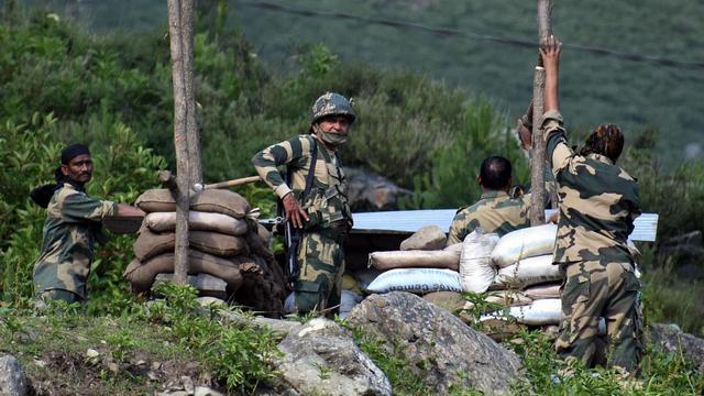 印度|数万印军摊上大事了，刚想求和美国就威胁要制裁，果然是被利用了