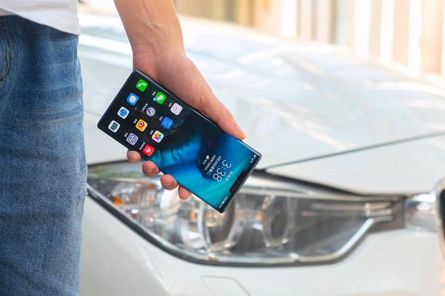 华为mate30|老婆入手90天的华为Mate30Pro决定给我,用7天后:感觉“亏”大了