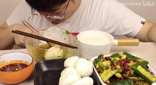 『』“吃播”男子半年狂吃肉,在直播前去世!喜欢看吃播的人什么心理