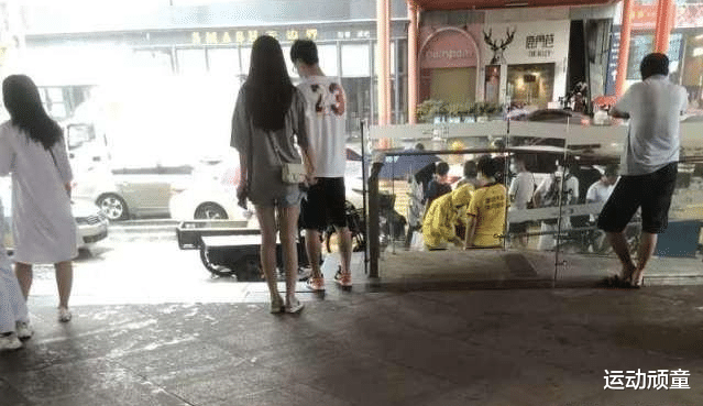 易建联|宏远速递：阿联术后首次露面 徐杰与高挑女友遛街，马尚羡慕FMVP