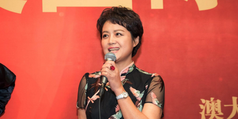 结婚|她是一个非常好的演员, 她已经和丈夫结婚很多年了，现在令人羡慕。