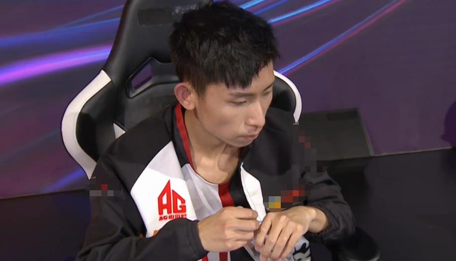 #梦泪#瑶事件持续升级,百万女玩家声讨梦泪,让其滚出直播圈