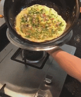 熊孩子|河边蹲一天, 最后就钓上来这个，哈哈哈究竟是个啥嘛，能不能吃啊？