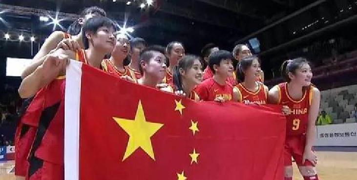 姚明：女篮获胜后开心找姚明合影，姚明立马拒绝，之后一幕让人匪夷所思