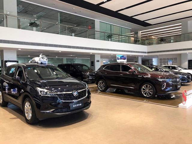 昂科威|探店昂科威S：摆展布局很故意，“双威”同台，叫人怎么选？