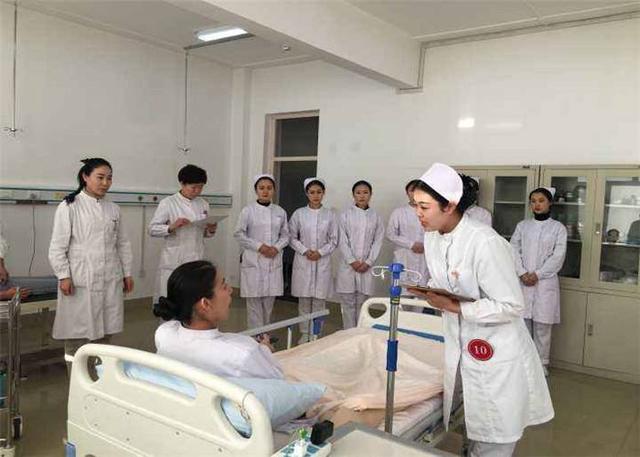 『临床医学』这个医学专业更适合男生，还没毕业就被预定，很多医院抢着要人