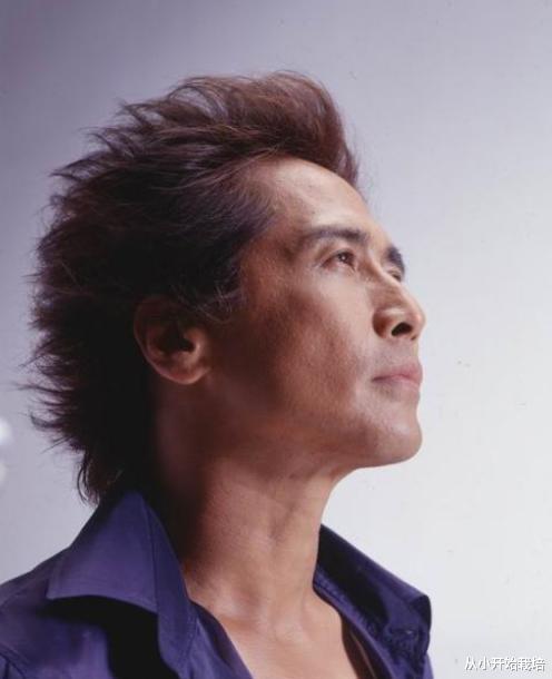 齐秦■2001年，将齐秦告法庭的私生子方伟，已经酷似“亲爹”齐秦的模样