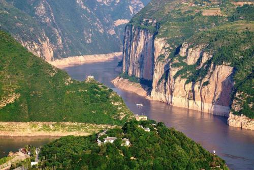 『四川省』四川这个地方出现怪鱼,味道鲜似三文鱼,引多人前往垂钓