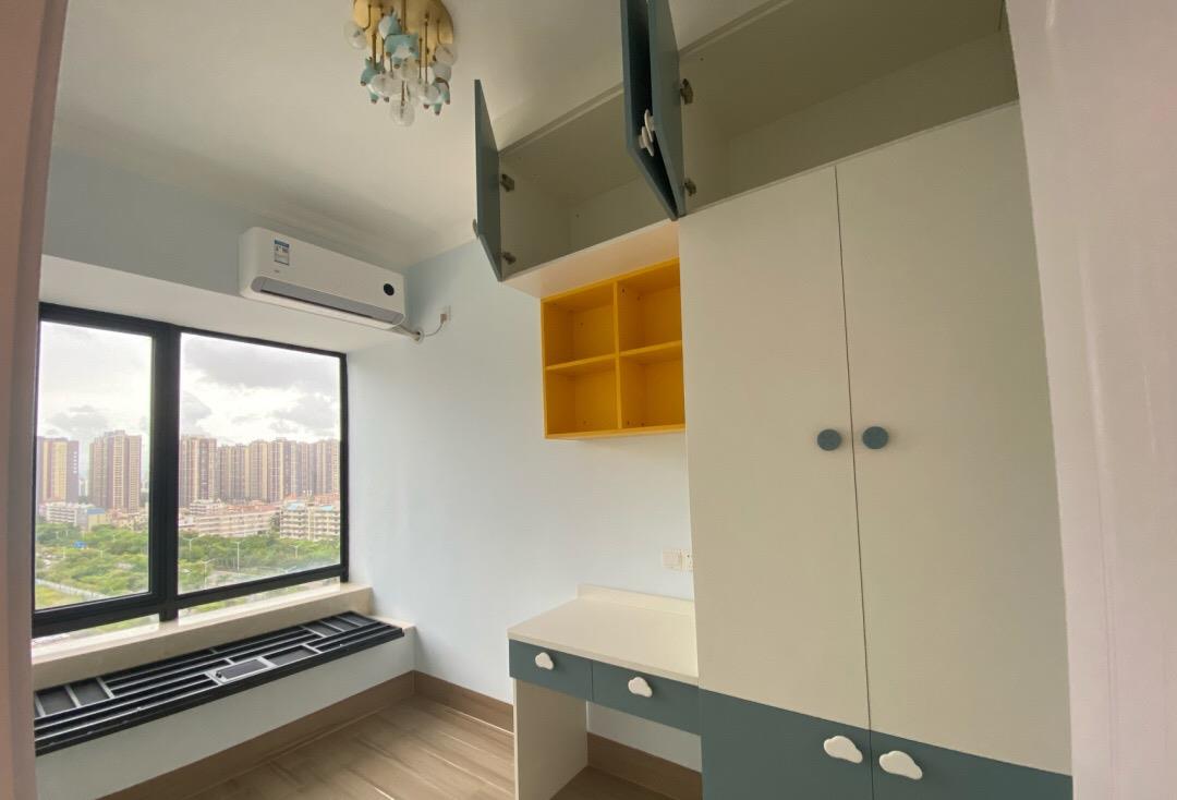 |新房全屋打扫干净，效果很漂亮，电视墙非常满意，坐等家具进场！