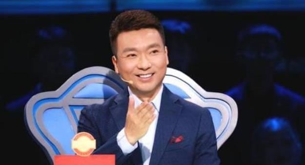 康辉：“消失”62天后康辉终于现身，谈及父母掩面落泪，与妻子丁克成遗憾
