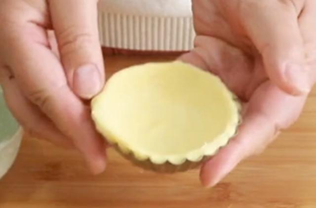 【蛋挞】教你在家做蛋挞，从蛋挞皮到制作详细讲解，香酥滑嫩，比买的好吃