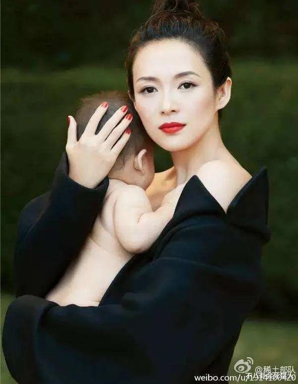 章子怡|章子怡怀三胎？小腹微隆扶腰走路，半年前刚为汪峰高龄产子