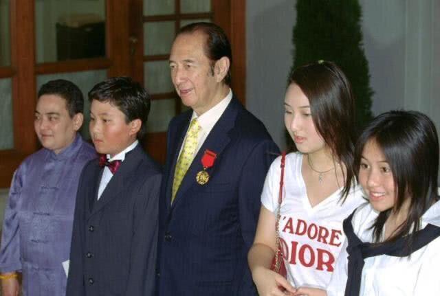 「王瑶」四太长女何超盈首谈何猷邦，亲口承认是亲弟弟，以妈妈的感受做代表