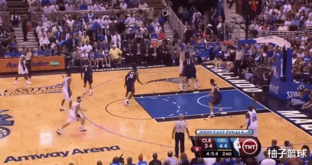 德怀特·霍华德：场均35分17板5帽！被詹姆斯吹爆的男人