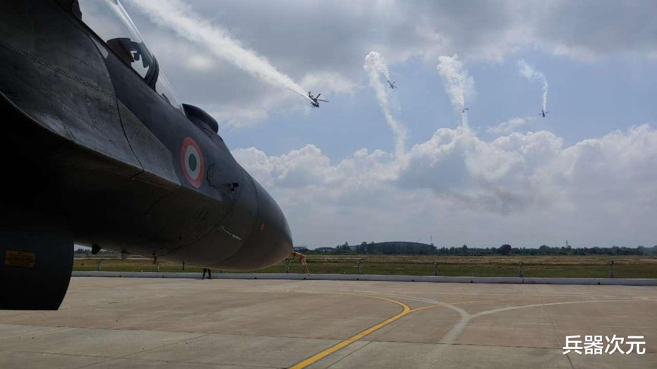 印度@印度军方越境500米，防空部队直接开火，8架侦察机被击落