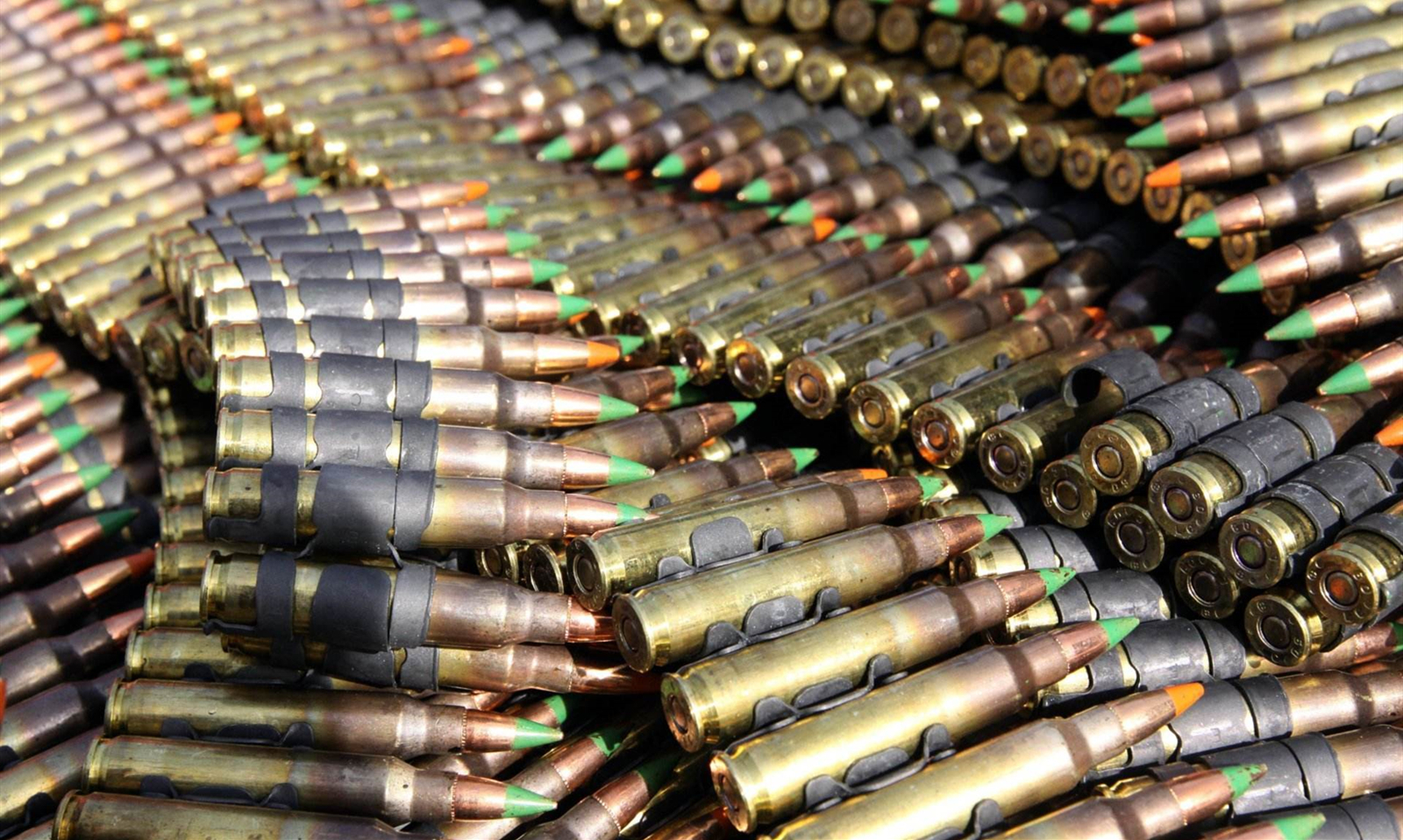 战略核潜艇@千万别被战争片给骗了，被子弹击中后，第一时间可不是取出子弹