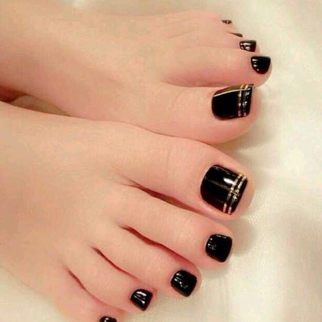 美甲|美甲玉足美脚欣赏(四):静谧玄武黑色