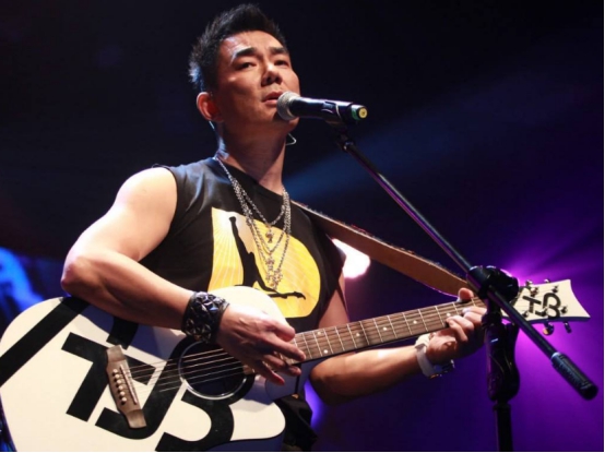 任贤齐|给任贤齐写了一首歌遭嫌弃，无奈只好自己唱，却火了13年赚上亿