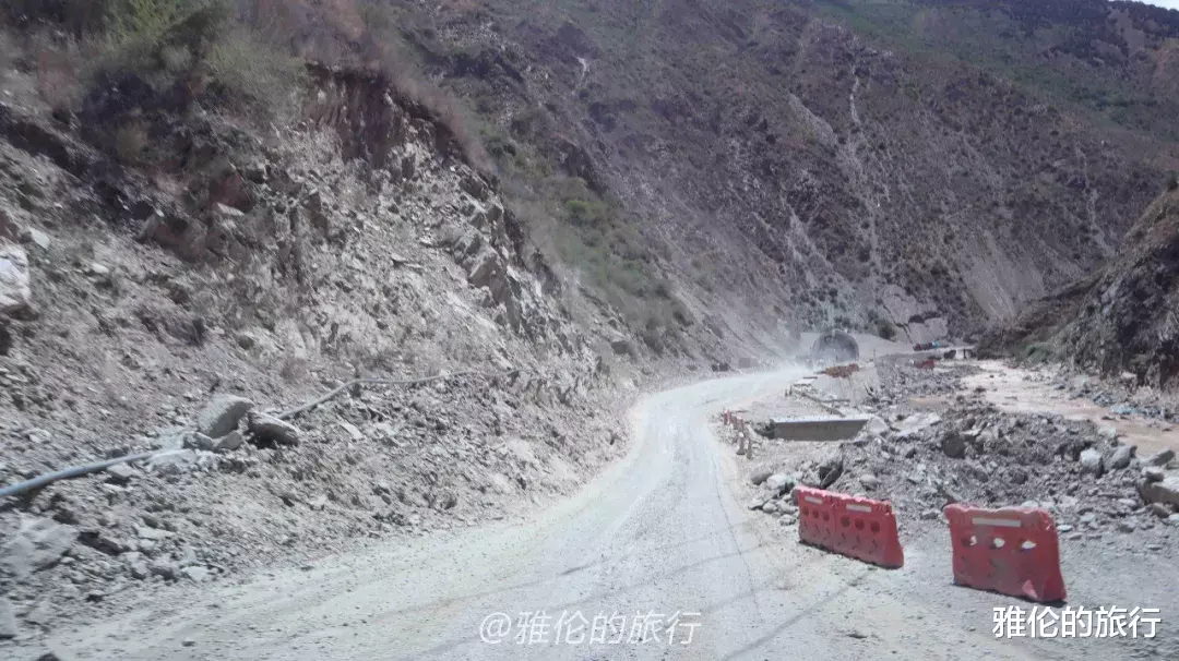 川藏公路|318川藏线芒康段，4小时惊险烂路，悬崖与泥石流夹击，尖石割轮胎
