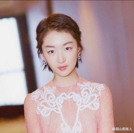 发型|脸上有这4个特征的女生,请大胆扎发,露出你的五官更漂亮!