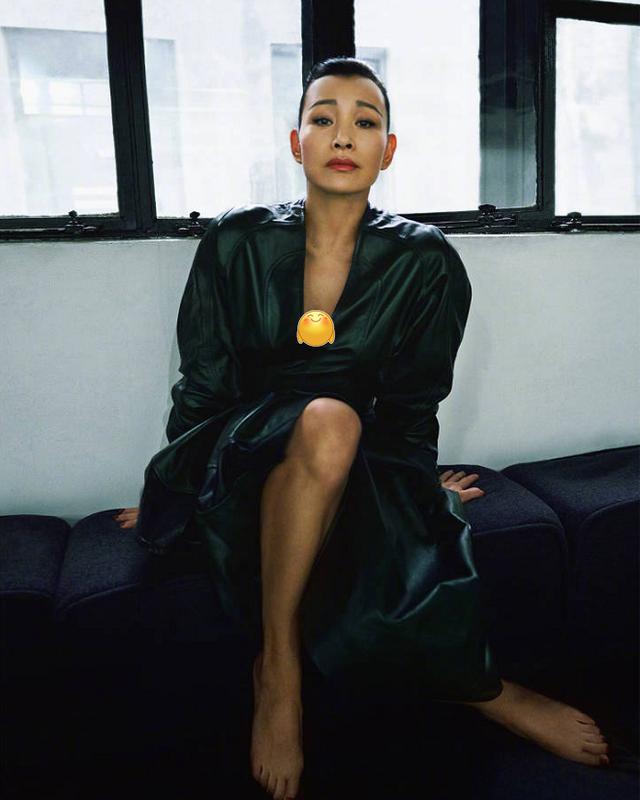 教师|陈冲都快60岁了，但身材却好似“二次发育”，说她30都有人信