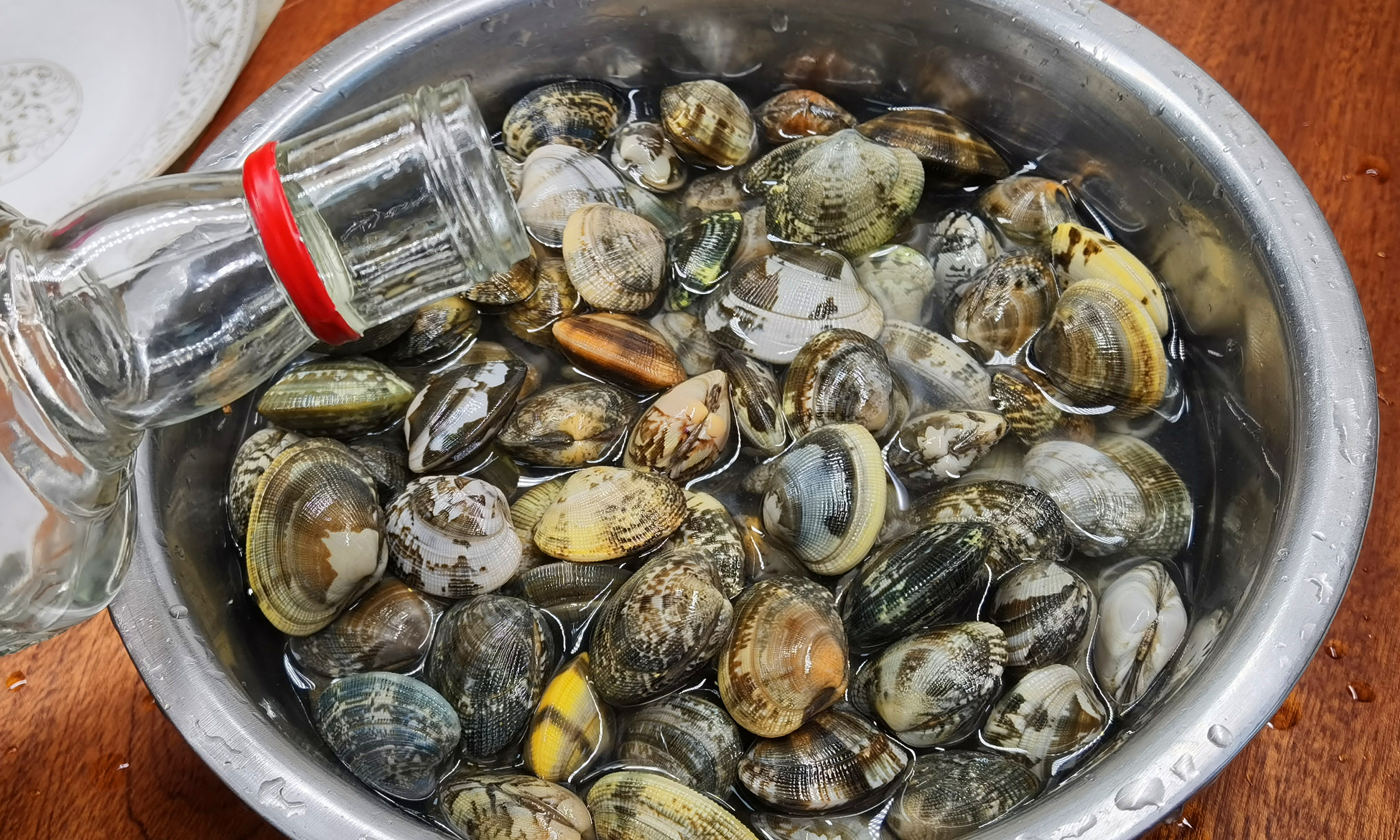 青椒|洗花蛤时，万不可只加盐，老渔民教你3招，花蛤疯狂吐沙，拦不住