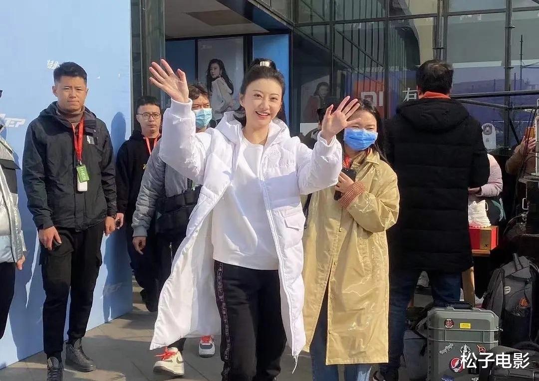 景甜|景甜参加活动发福明显,被吐槽脸肿头大,仿佛又变回“悲伤蛙”