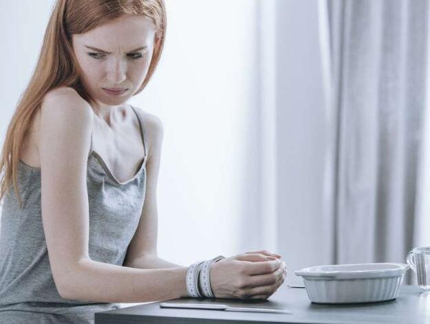 癌细胞|注意观察身体变化，当这4个症状到来时，很可能是癌变敲响的信号