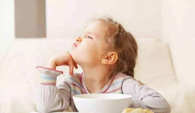 泡面▲这些早餐已列入“黑名单”,不利于娃的身体发育,别再给孩子吃了