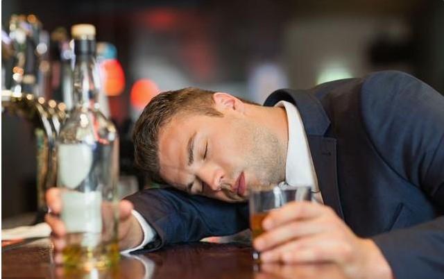 #胆固醇#血液黏稠的人，头部会有4个表现，若没有，说明血管还不算太堵