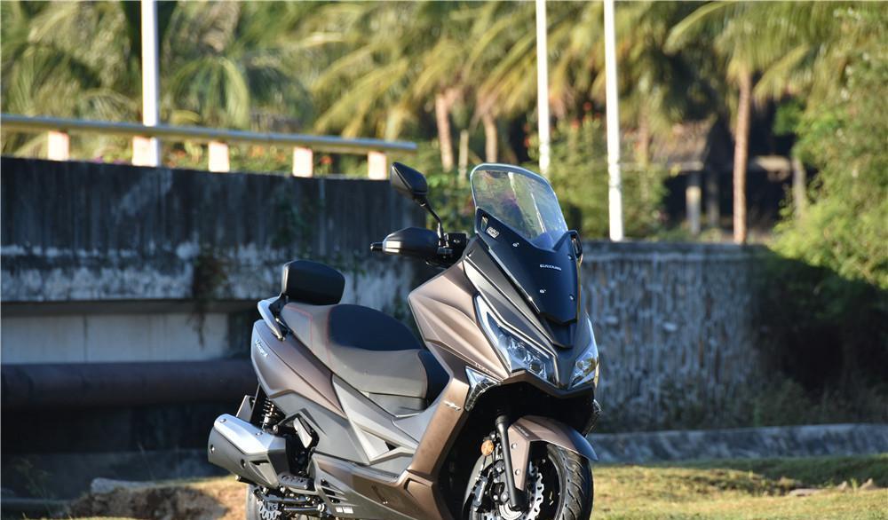 动力|又一实用通勤摩托车！299cc单缸水冷，高速110不飘，均价2.7万