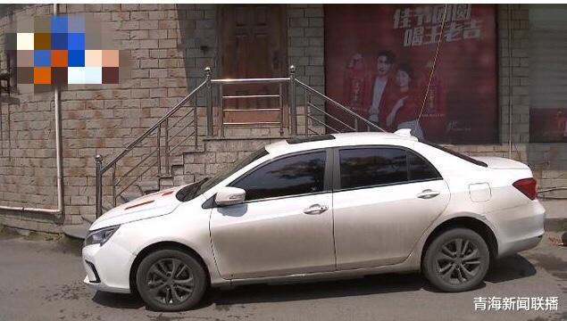 「环保」男子将车停在路口充电，第二天出去一看欲哭无泪，车窗被扔满垃圾