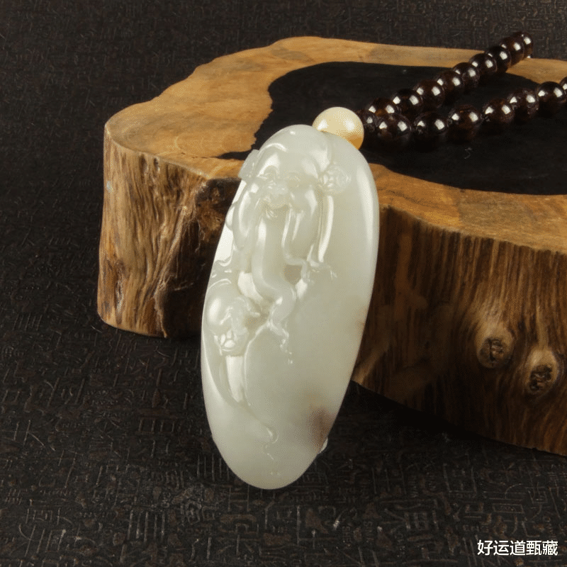 |和田玉的色差很重要，偏色一点，其实差很远