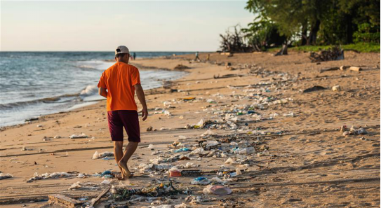  普吉岛彻底没了中国游客，当地依旧垃圾遍布，当地人：你们快回来