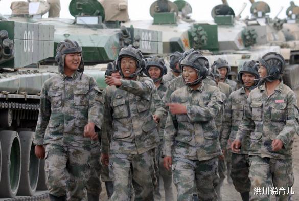 「」不为人知！解放军为何一直不佩戴钢盔，终于，老兵含泪说出了原因