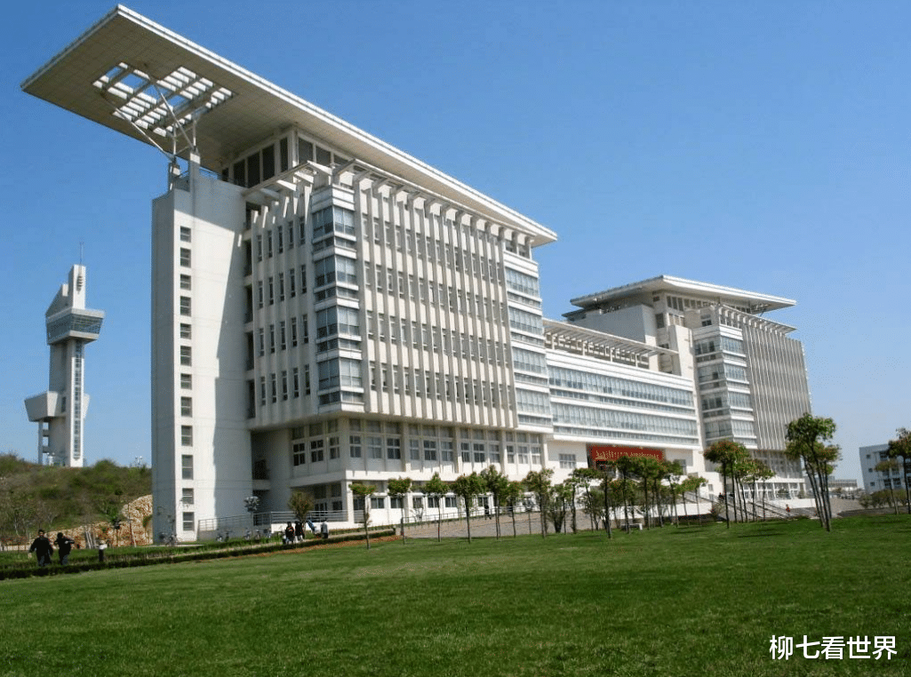 教师▲我国排名靠前的12所师范类院校，想当教师的同学可以考虑