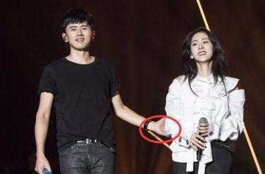 『谢娜』23: 01，24937条恶评的谢娜正式发文宣布和张杰离婚? 张杰回应了啥?