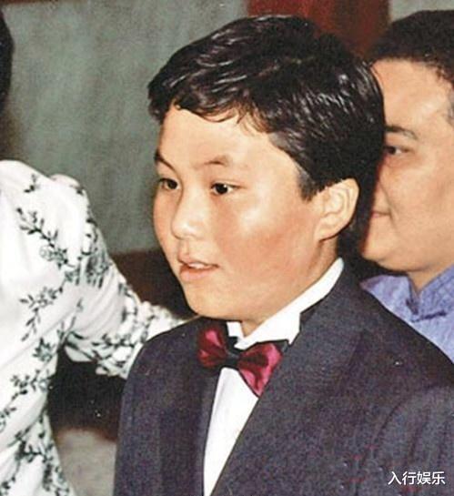 【赌王】赌王悼文有血亲皆署名，四房四子何猷佳查无此人，引“献祭”猜测