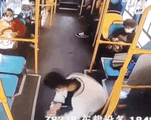 「民警」全网寻人！这个女孩，让她火