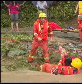 每天阅读|公交司机蓄意报复、痛失9000万男子大哭：2020，下半年依然很难